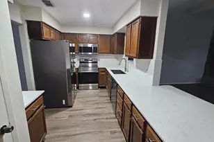 10303 Old Towne Ln, Sugar Land, TX 77498 - Photo 8