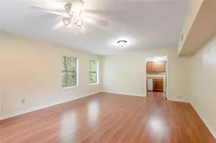 138 Summer Pl, Huntsville, TX 77340 - Photo 4