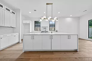4802 Hummingbird St, Houston, TX 77035 - Photo 2