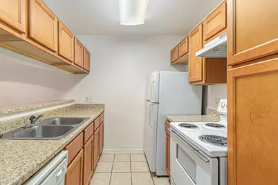3045 Walnut Bend Lane #33, Houston, TX 77042 - Photo 4