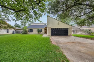 3803 Old Oaks Dr, Bryan, TX 77802 - Photo 4