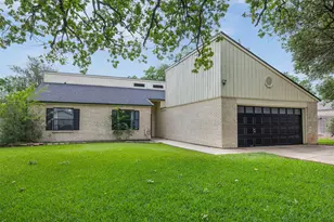 3803 Old Oaks Dr, Bryan, TX 77802 - Photo 2