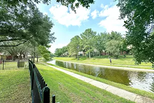10214 E Summit Canyon Dr, Houston, TX 77095 - Photo 18