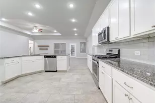 210 Elianne Lace Ct, Conroe, TX 77318 - Photo 32