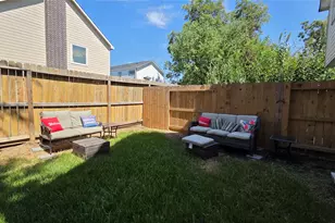 8113 Miley St, Houston, TX 77028 - Photo 2