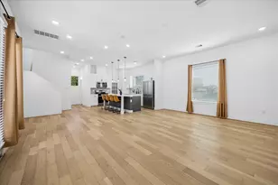 208 N York St, Houston, TX 77003 - Photo 12