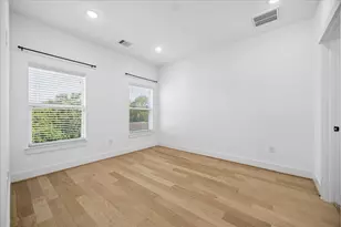 208 N York St, Houston, TX 77003 - Photo 24