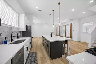 208 N York St, Houston, TX 77003 - Photo 16