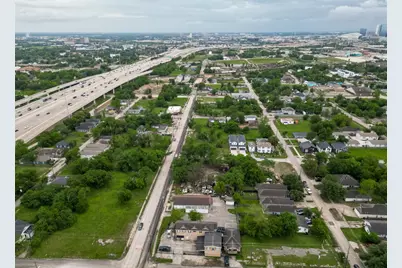 2111 Jensen Drive, Houston, TX 77026 - Photo 8