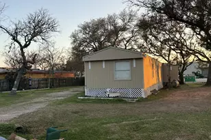 203 Oak Creek Dr, Oyster Creek, TX 77541 - Photo 2