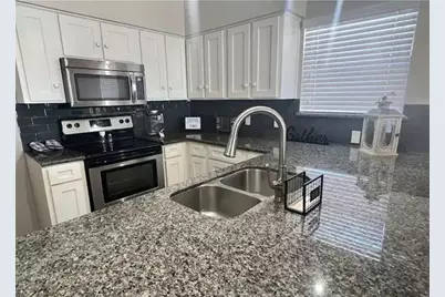 129 April Point Drive N, Conroe, TX 77356 - Photo 4