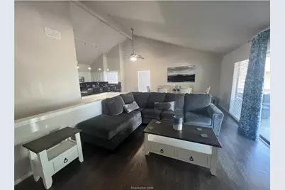 129 April Point Drive N, Conroe, TX 77356 - Photo 2