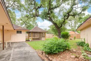 204 Nasturtium St, Lake Jackson, TX 77566 - Photo 36