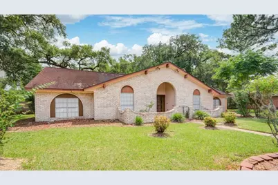 204 Nasturtium Street, Lake Jackson, TX 77566 - Photo 2