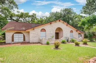 204 Nasturtium St, Lake Jackson, TX 77566 - Photo 2