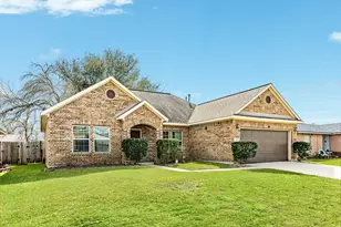 4 Lobo, Angleton, TX 77515 - Photo 2