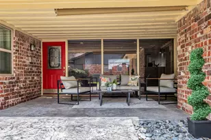 10127 Hazelhurst Dr, Houston, TX 77043 - Photo 2