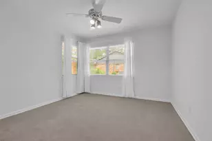 10127 Hazelhurst Dr, Houston, TX 77043 - Photo 14