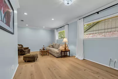 10127 Hazelhurst Drive, Houston, TX 77043 - Photo 20