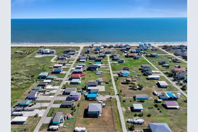 852 S Selwyn, Crystal Beach, TX 77650 - Photo 6