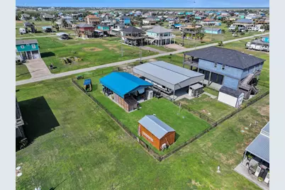 852 S Selwyn, Crystal Beach, TX 77650 - Photo 20