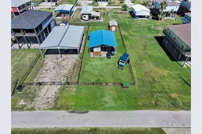 852 S Selwyn, Crystal Beach, TX 77650 - Photo 8