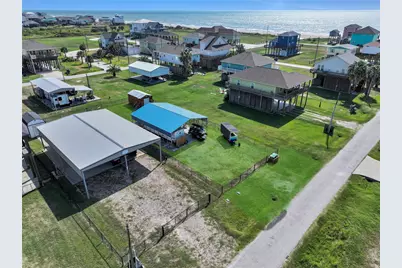 852 S Selwyn, Crystal Beach, TX 77650 - Photo 22