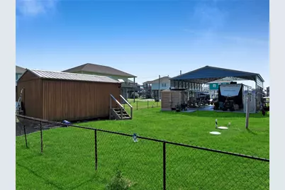 852 S Selwyn, Crystal Beach, TX 77650 - Photo 18