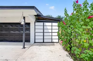 6910 Bintliff Blvd, Houston, TX 77074 - Photo 26