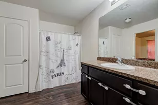 2422 Fallen Pine Ln, Houston, TX 77088 - Photo 16