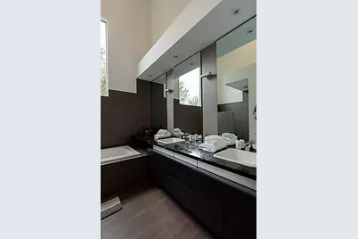 4904 S Shepherd Drive S, Houston, TX 77098 - Photo 32