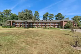 200 Panorama Dr, Conroe, TX 77304 - Photo 2