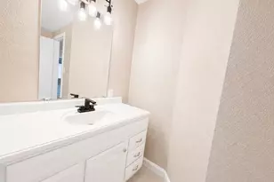 7902 Bowen St, Houston, TX 77051 - Photo 14