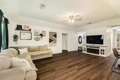 112 Papaya Street, Lake Jackson, TX 77566 - Photo 8