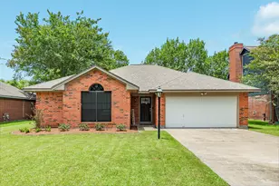 112 Papaya St, Lake Jackson, TX 77566 - Photo 1