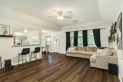 112 Papaya Street, Lake Jackson, TX 77566 - Photo 6