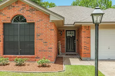 112 Papaya Street, Lake Jackson, TX 77566 - Photo 4