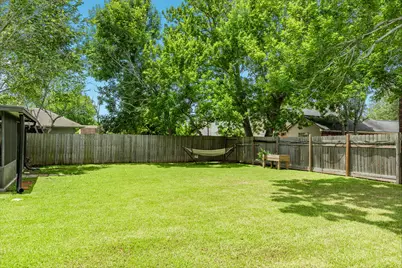 112 Papaya Street, Lake Jackson, TX 77566 - Photo 24