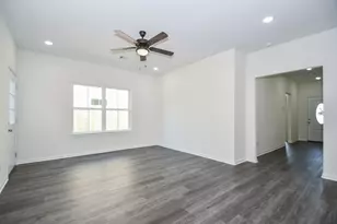 2811 Pne Est Ln, Houston, TX 77014 - Photo 2