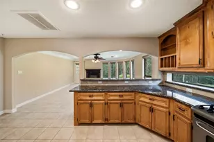 901 Longmire Rd, Conroe, TX 77304 - Photo 18