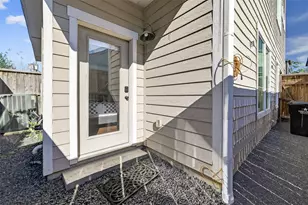 1303 Upland Retreat Blue Pl, Houston, TX 77043 - Photo 36