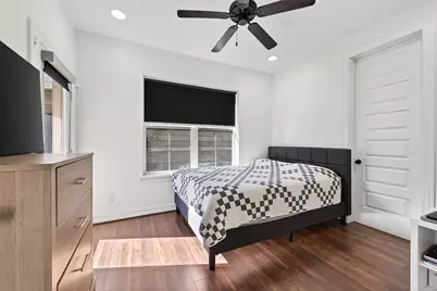 1303 Upland Retreat Blue Place, Houston, TX 77043 - Photo 32