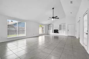 17058 Gleneagle Dr S, Conroe, TX 77385 - Photo 10