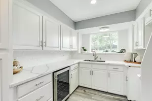 300 N Shanks St, Clute, TX 77531 - Photo 2