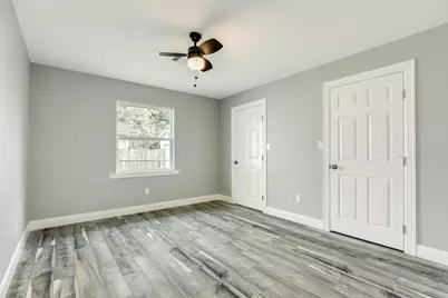 300 N Shanks Street, Clute, TX 77531 - Photo 22