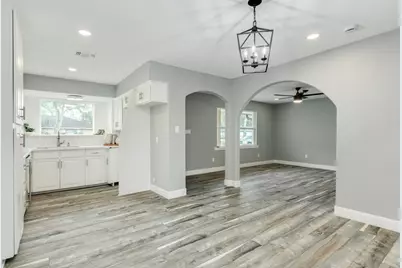 300 N Shanks Street, Clute, TX 77531 - Photo 14