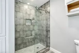 300 N Shanks St, Clute, TX 77531 - Photo 20