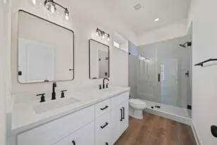 234 E 39th St, Houston, TX 77018 - Photo 8