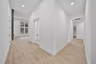 359 Louvenia Ct, Pinehurst, TX 77362 - Photo 2