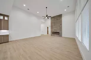 359 Louvenia Ct, Pinehurst, TX 77362 - Photo 6